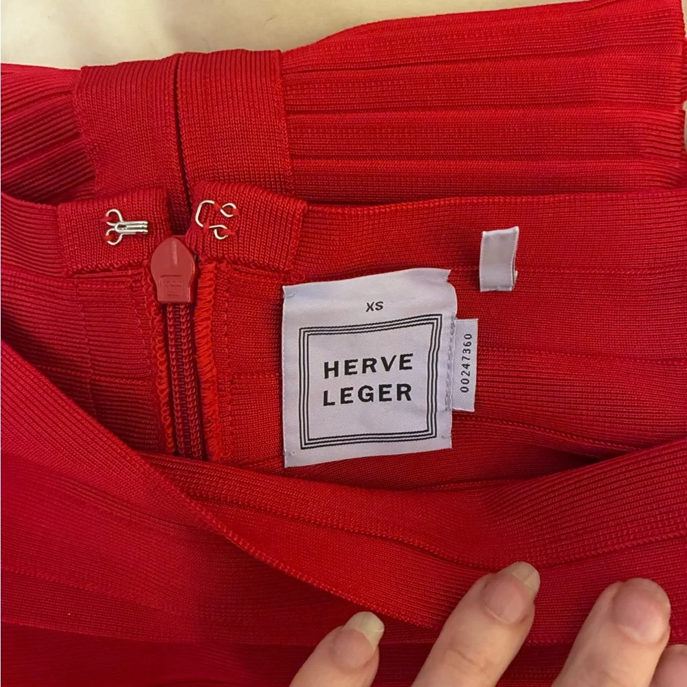 Hervé Léger “Renny” Long-Sleeve Off-Shoulder Bandage Dress – Red – XS - Picture 6 of 7